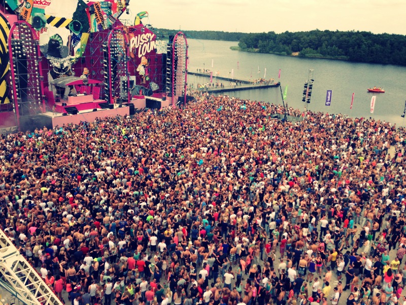 Pussy lounge, one of the 9 stages!