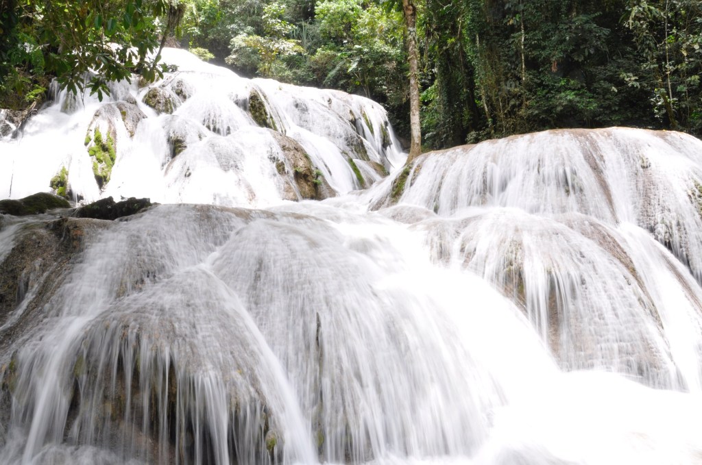 Central Sulawesi: Tentena or our lovely stopover while trying to reach&nbsp;Ampana!